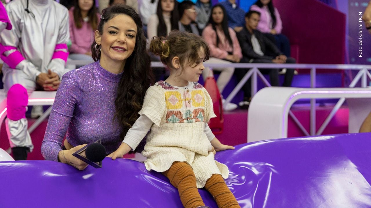 Hija menor de Maleja Restrepo causa furor por su reacción al saber quién la llevará al colegio