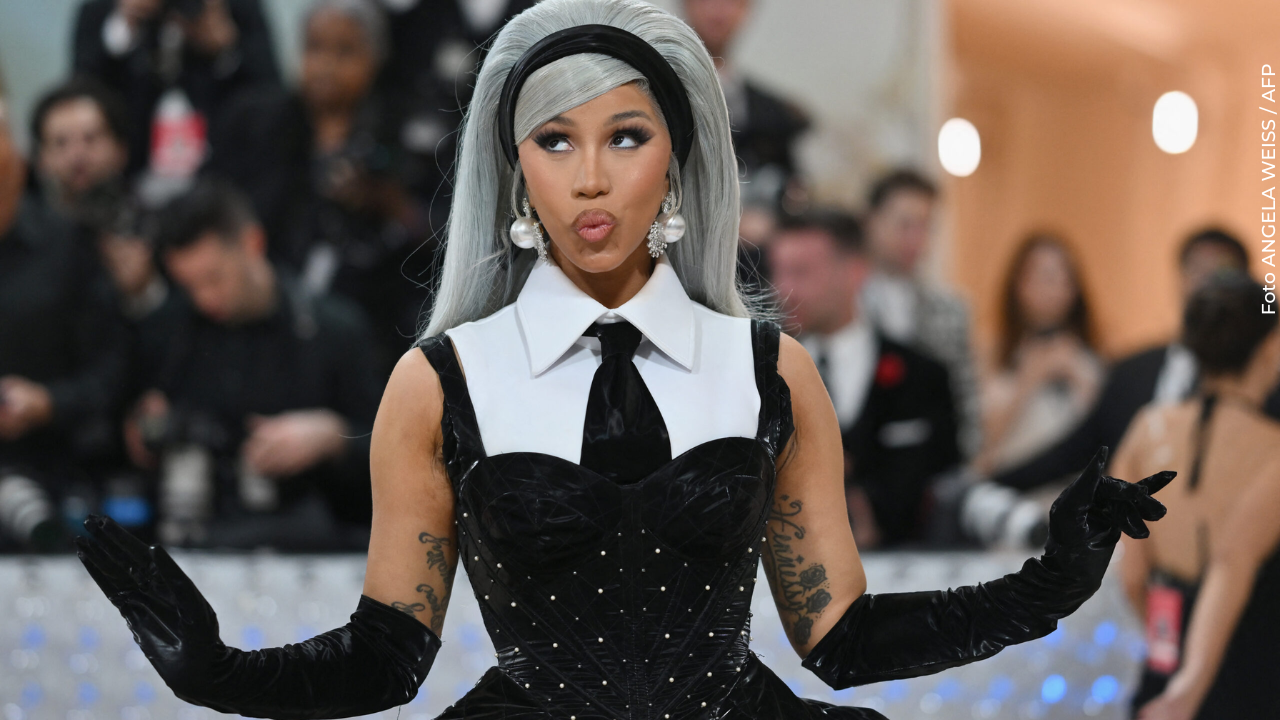Cardi B confirmó que viajará a Colombia para retirarse sus implantes.