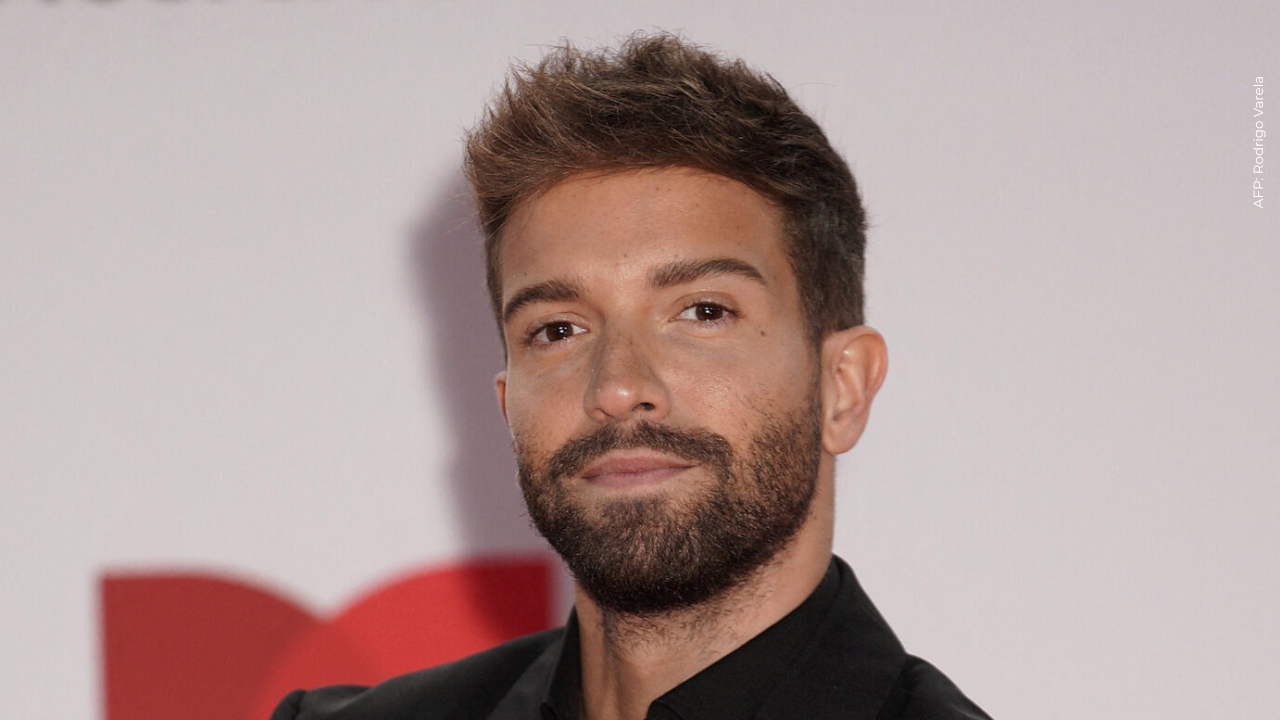 Reconocido cantante confirmaría su relación con un modelo tras romántica foto que salió a la luz