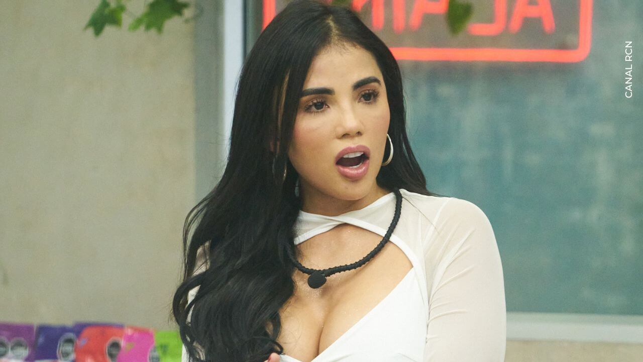 Karina García es asustada