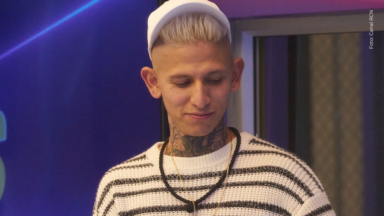 Johnny Rivera reacciona entre risas a la confusión de La Liendra y Dani Duke