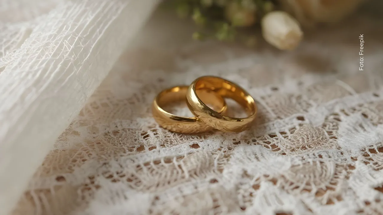 Jhonny Rivera se dejó ver vestido de novio