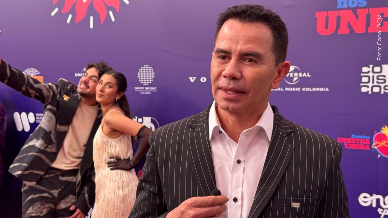 Así llegó Jhonny Rivera a la iglesia para casarse