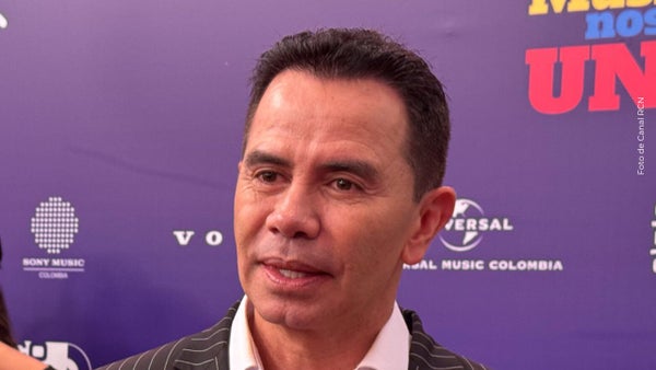 Jhonny Rivera sorprendió con un emotivo mensaje tras su boda con Jenny López: "Ya no soy soltero"