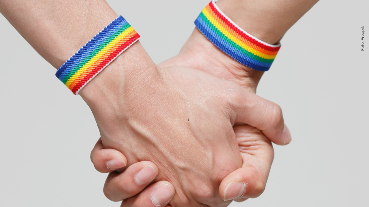 Reconocido actor saldría del clóset tras romántica fotografía que salió a la luz: ¿de quién se trata?