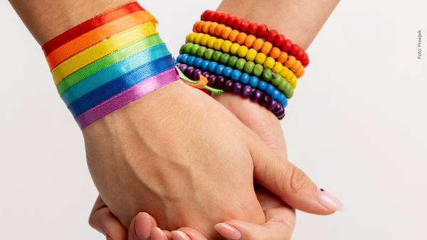 Reconocido actor saldría del clóset tras romántica fotografía que salió a la luz: ¿de quién se trata?