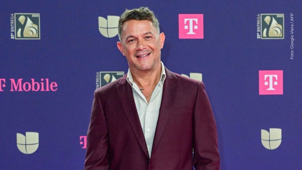 Alejandro Sanz aviva rumores de romance tras aparecer de la mano con Stephanie Cayo