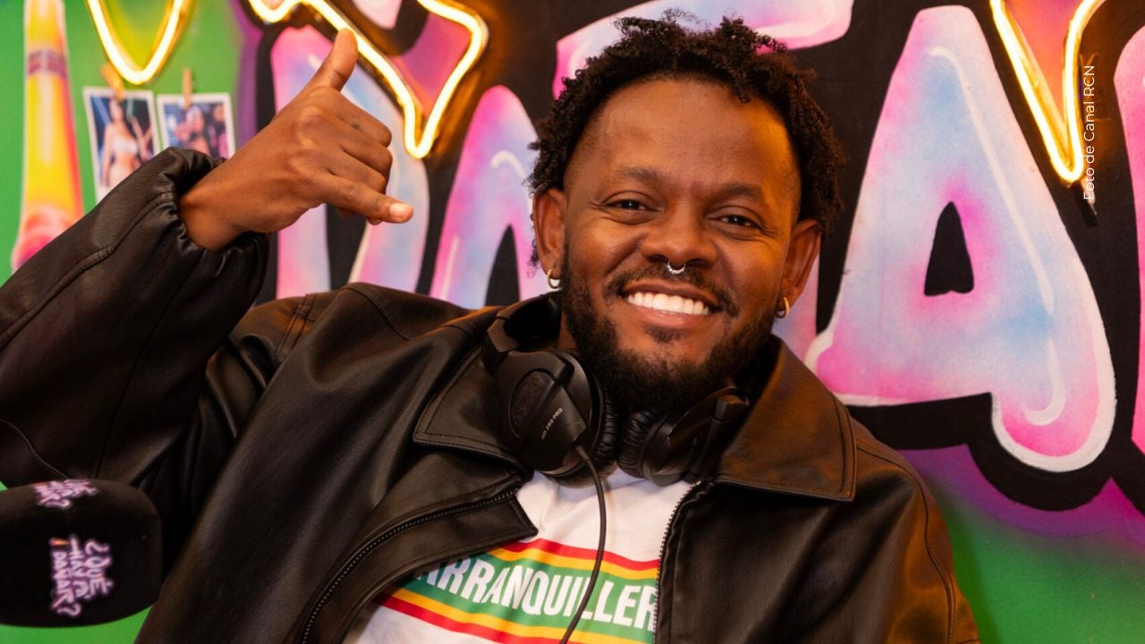 Maiker salió en el camión de la mudanza. 