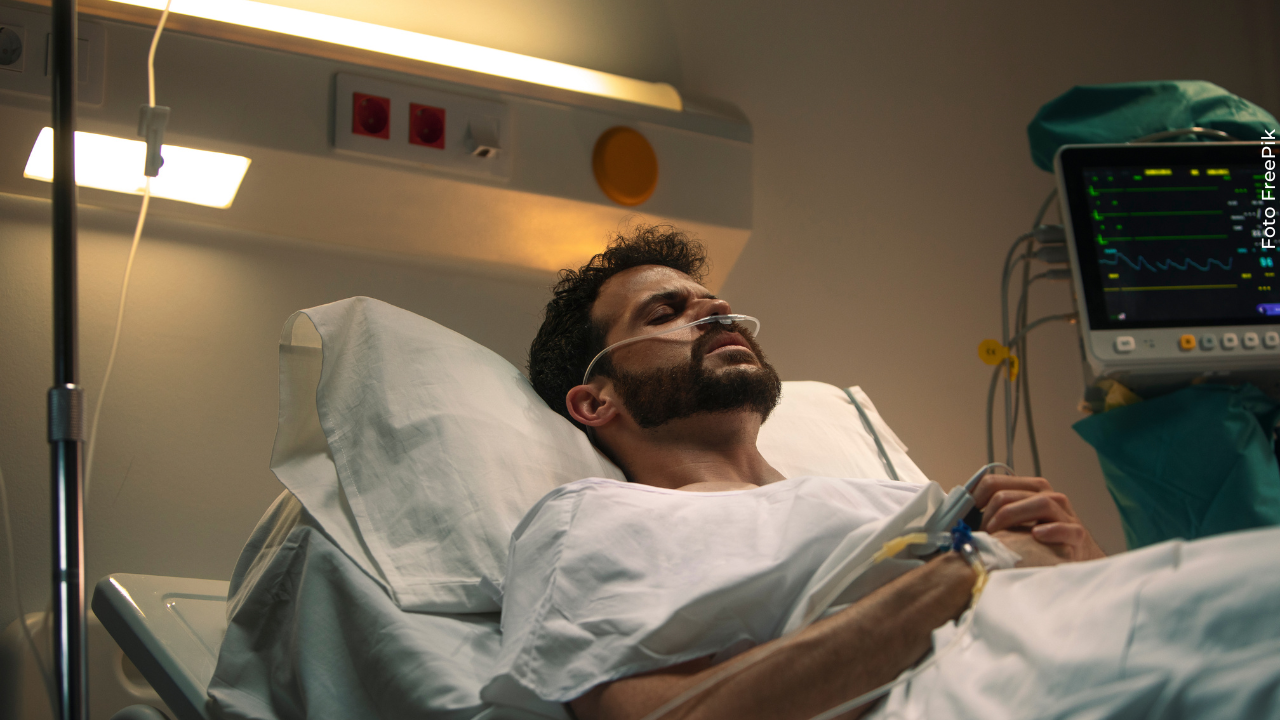 Joven se encuentra en el hospital