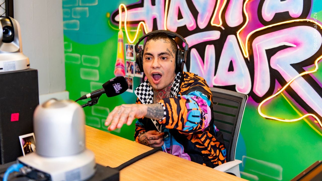 Nicolás Arrieta muestra a sus fans las cartas de amor que le enviaba a su novia con mala letra