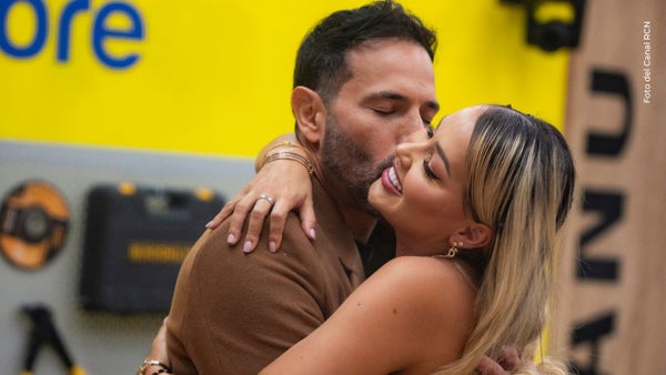 Alejandro Estrada y Yuli Ruiz se dejaron llevar por las mieles del amor en La casa de los famosos Alejandro Estrada y Yuli Ruiz se dejaron llevar por las mieles del amor en La casa de los famosos