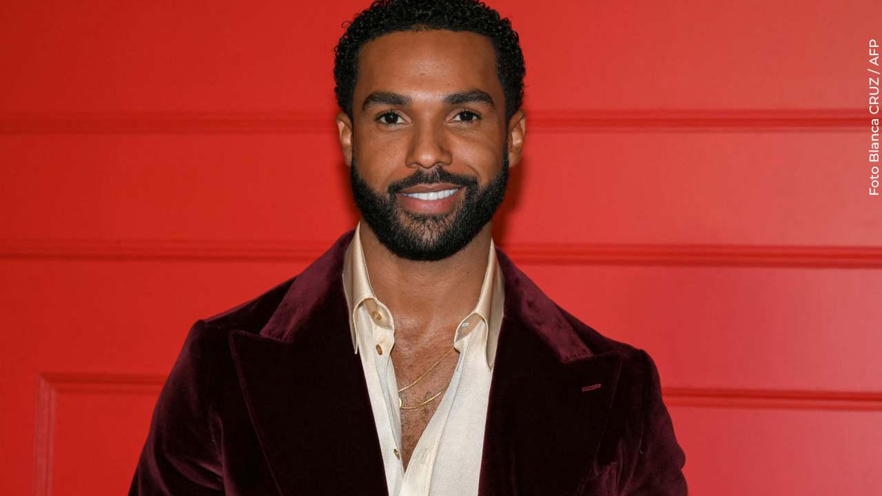 Lucien Laviscount es un actor británico conocido por su papel en Emily en París. 