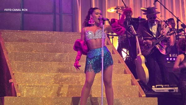 Juliana presentó ‘El achantado’ en pleno cierre de ‘La Pista’ en el Movistar Arena