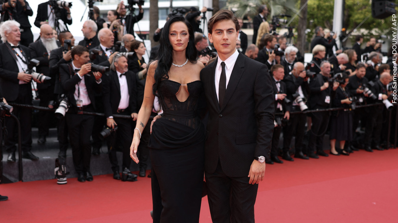 La imagen con la que Paulo Dybala y Oriana Sabatini presentaron a su bebé se volvió viral