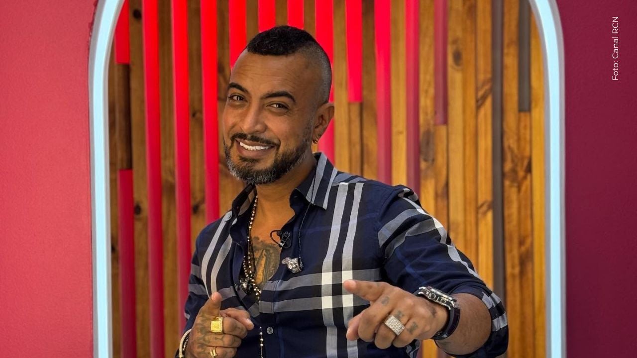 Jhon Alex Castaño es criticado por comer empanada en el lugar donde le probaban el vestido de cumpleaños a su hija