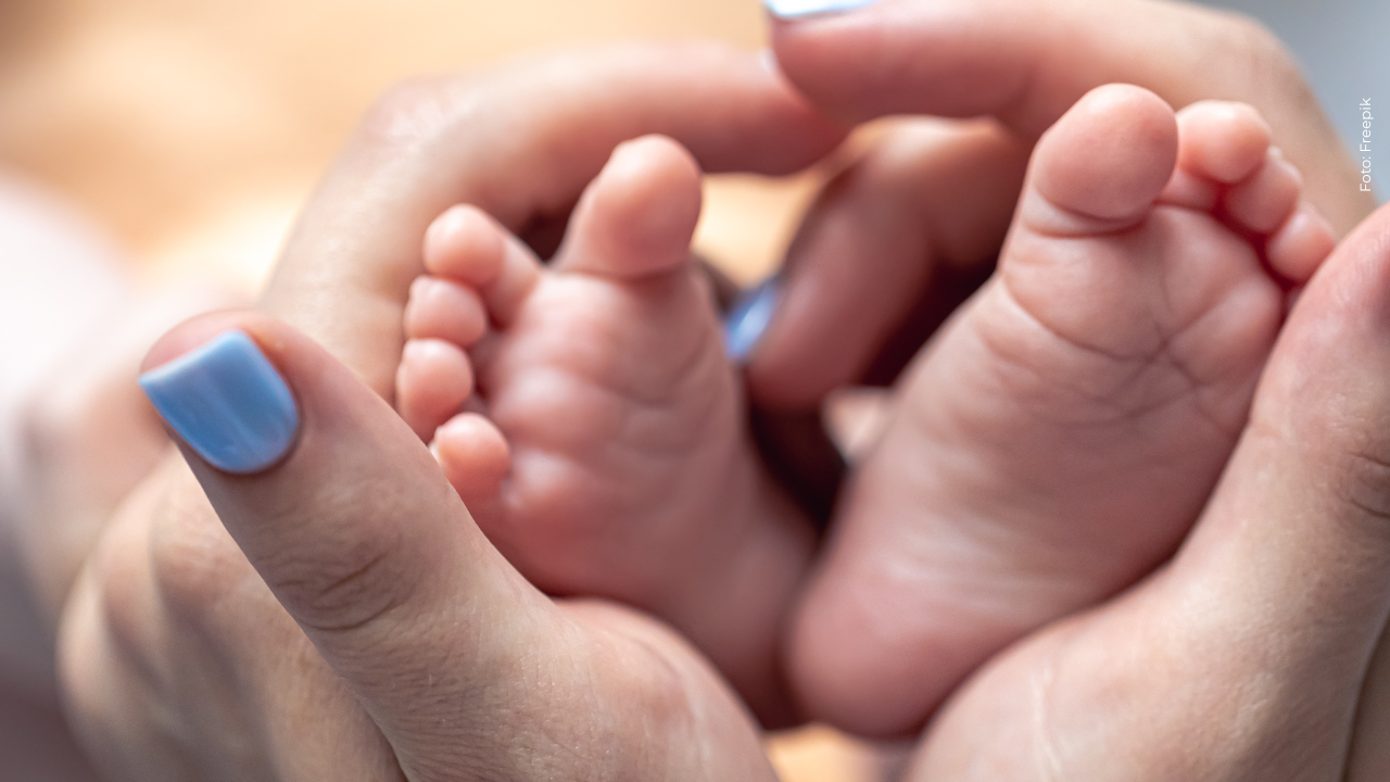 Reconocida pareja del entretenimiento anunció el nacimiento de su bebé: ¿de quiénes?