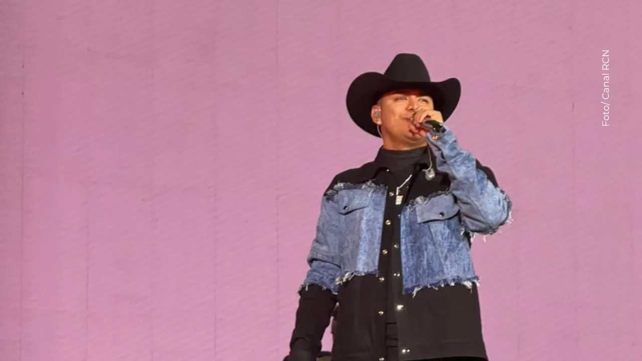 Artista bogotano rinde homenaje a Yeison Jiménez con mural