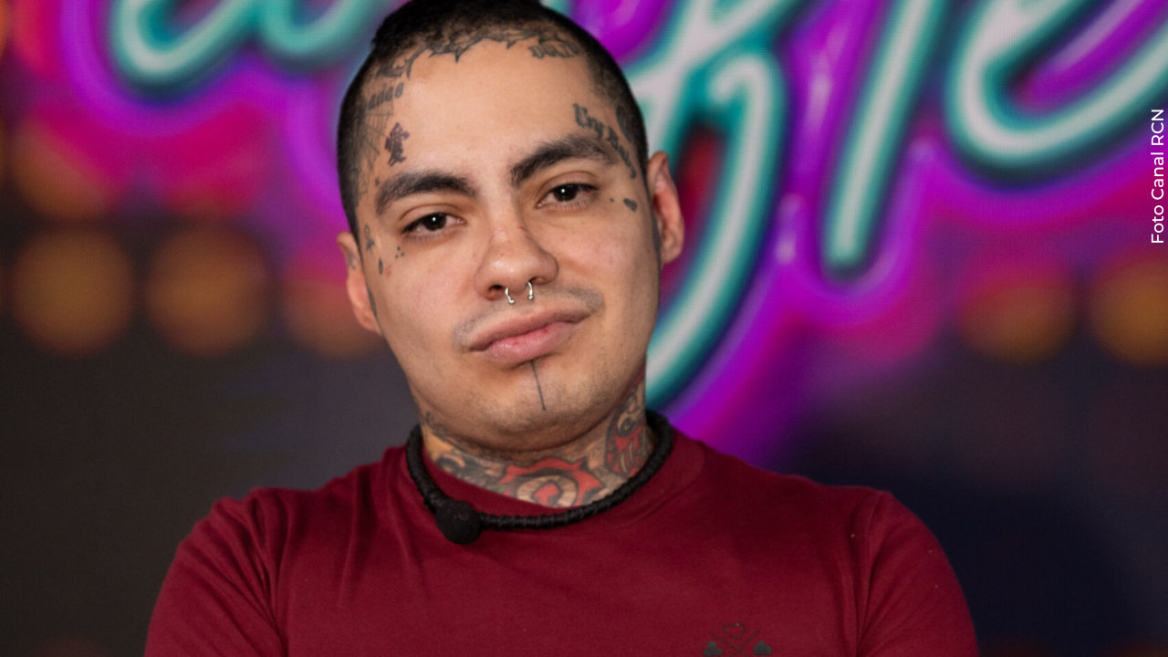 El creador recibió una galleta con mensaje inspirado en su paso por el reality