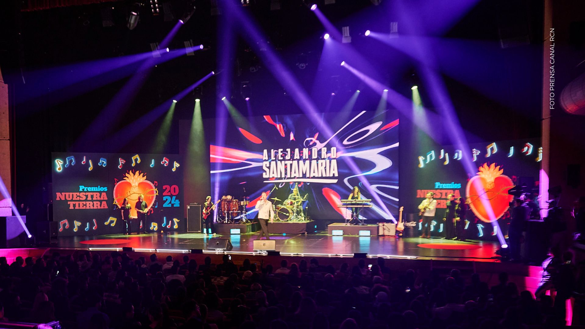 ¿A quiénes reconoce los Premios Nuestra Tierra?