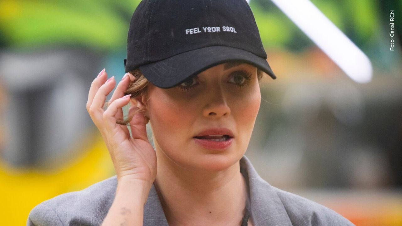 Sara Uribe llega de sorpresa al colegio de su hijo