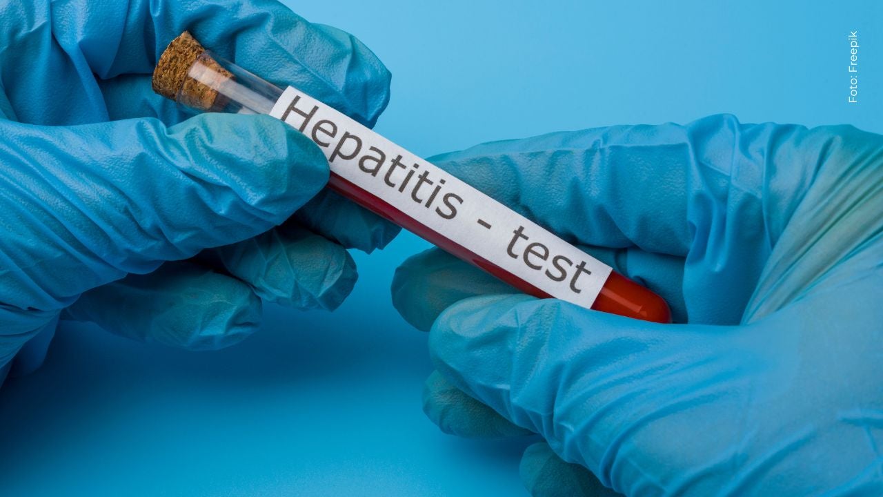 Mujer se encogió casi 30 centímetros tras padecer una rara enfermedad