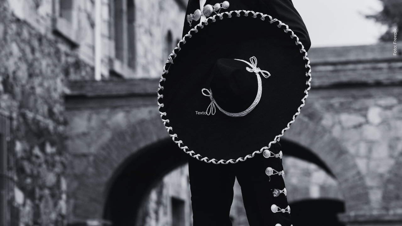 Esposa de reconocido cantante lo señaló por grave hecho y su banda lo suspendió temporalmente