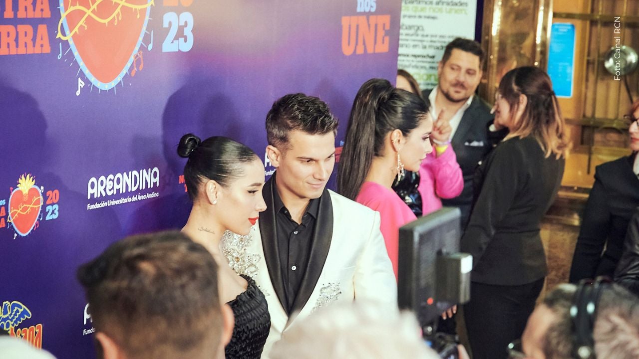 Luisa Fernanda W aparece con la cabeza dentro de un inodoro y desata ola de reacciones