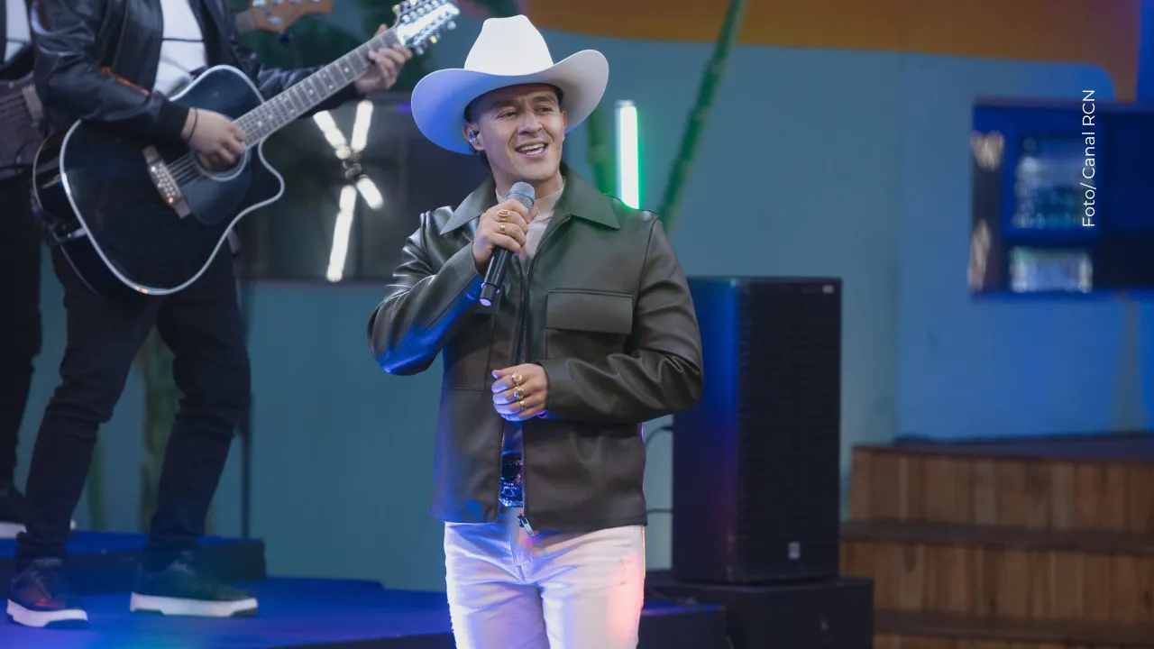 Esposa de Luis Alfonso expone mensajes que le envían al cantante