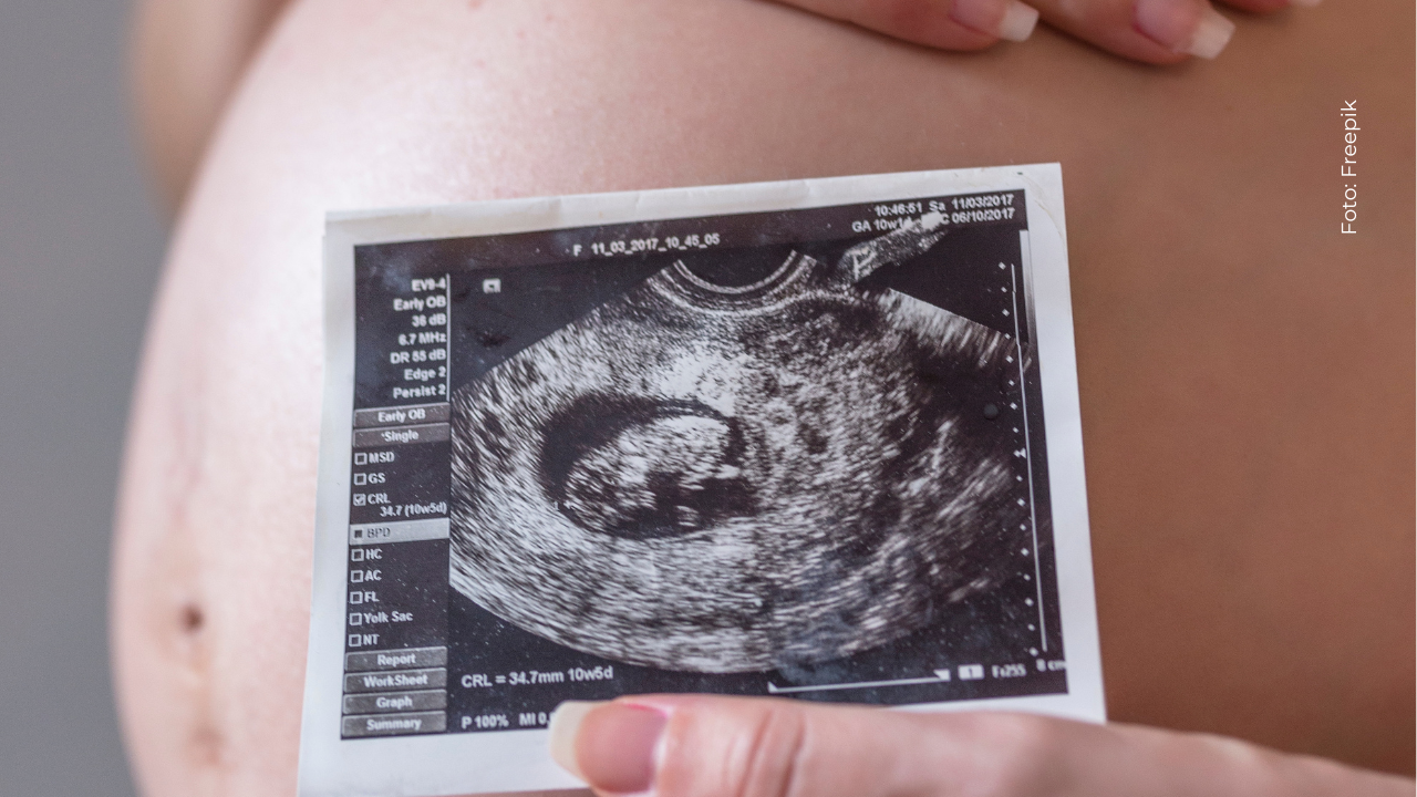 Manuela QM emocionó al mostrar a su bebé moviéndose en su vientre.