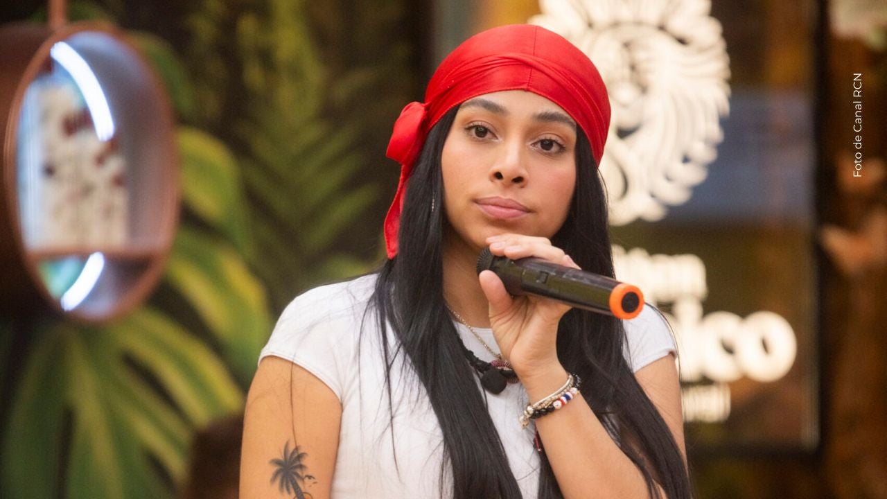 Karola le lanza indirecta a Eidevin. 