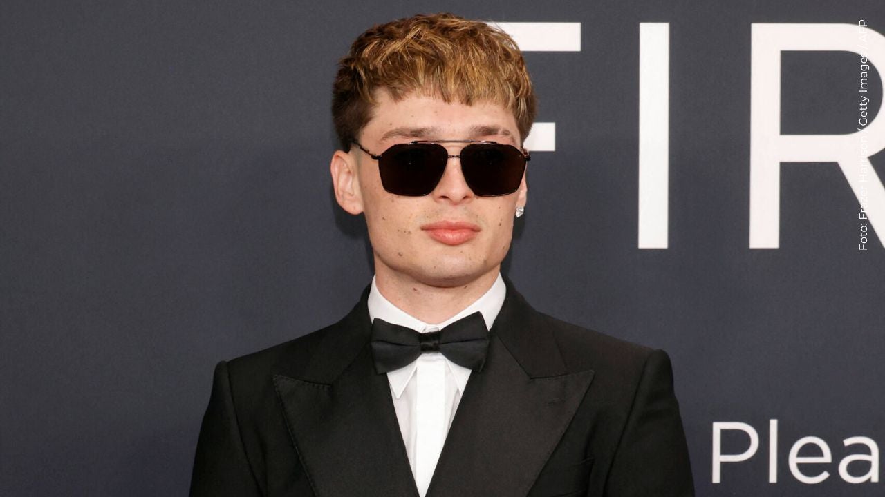 Peso Pluma es criticado en redes tras gesto con fan en partido de la NBA