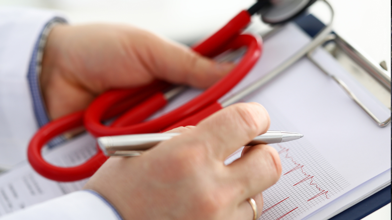 Reconocido cantante causa preocupación tras aparatosas fotos en el hospital: ¿quién?