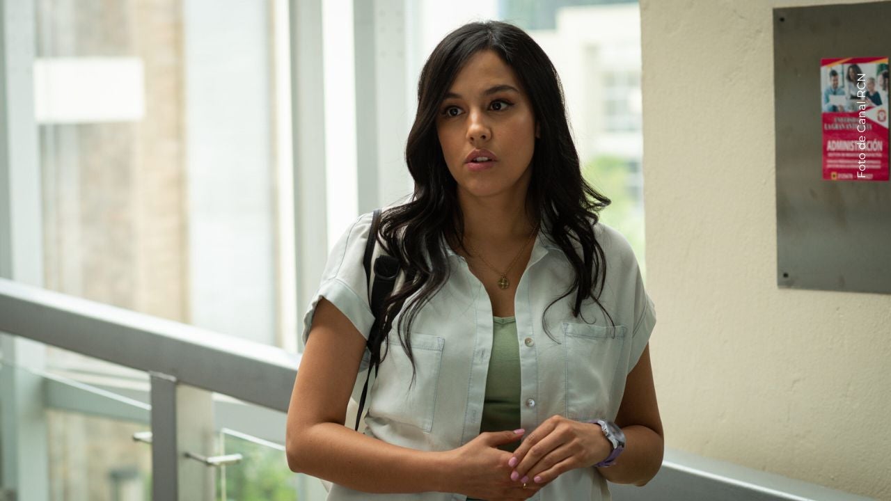 Ana María Estupiñán muestra el crecimiento de su pequeño hijo. 