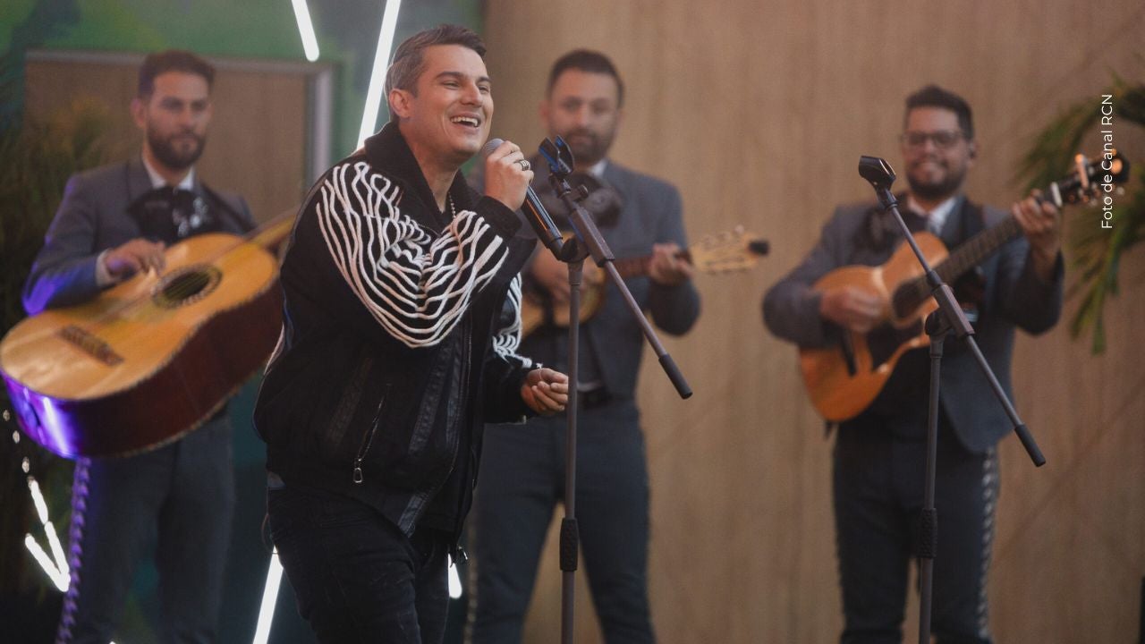 Pipe Bueno asiste a un retiro. 