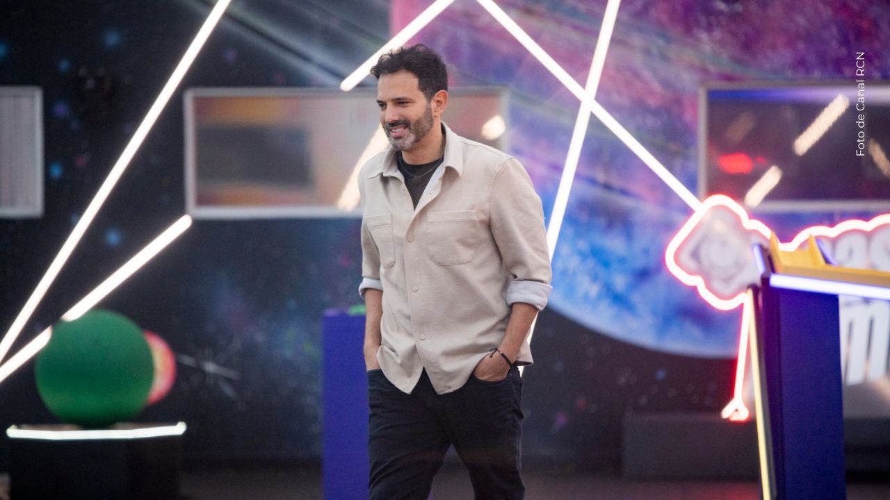 Yuli Ruiz le pide explicaciones a Alejandro Estrada. 