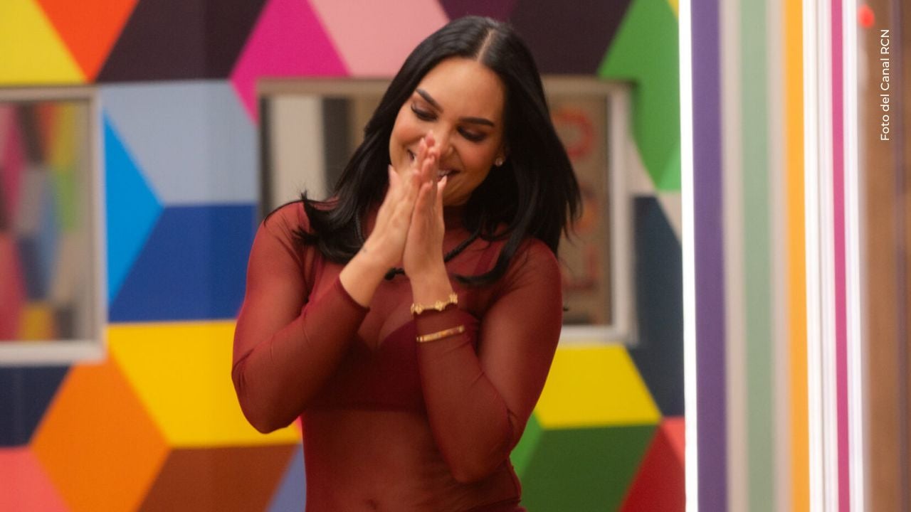 Revelan la lujosa invitación a los 15 años de la hija de Andrea Valdiri