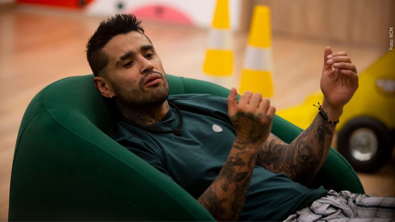 Tebi Bernal ha dado de qué hablar por sus acercamientos con Alexa Torrex.