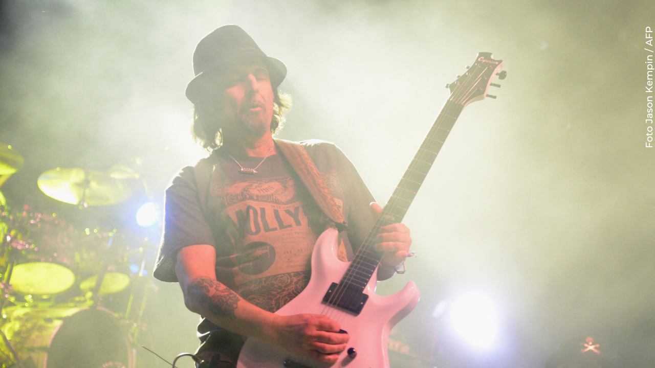 Murió reconocido guitarrista de icónica banda de rock. (Foto FreePik)