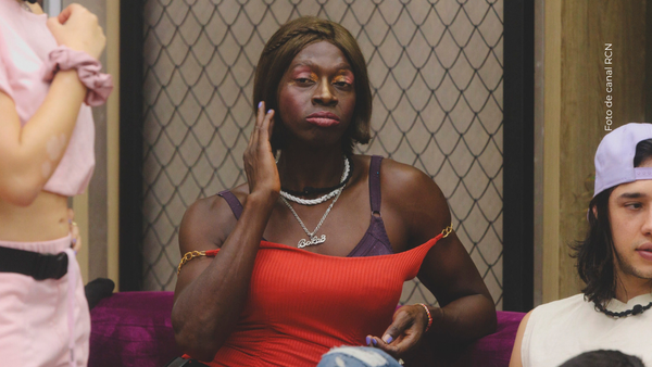 Omar Murillo causó revuelo al aparecer vestido de mujer por las calles de España