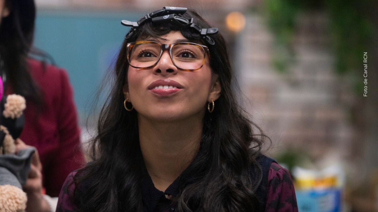 Karola le reclamó a Valentino Lázaro.