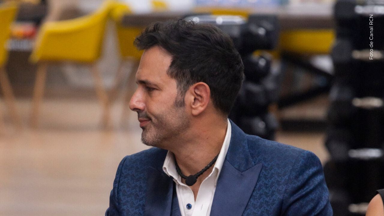 Alejandro Estrada mostró su tristeza al ver a Yuli besando a Altafulla. 