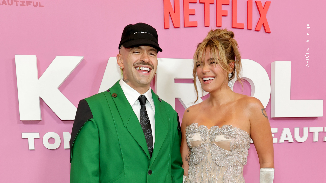 Feid lanza indirecta y le pediría perdón a Karol G