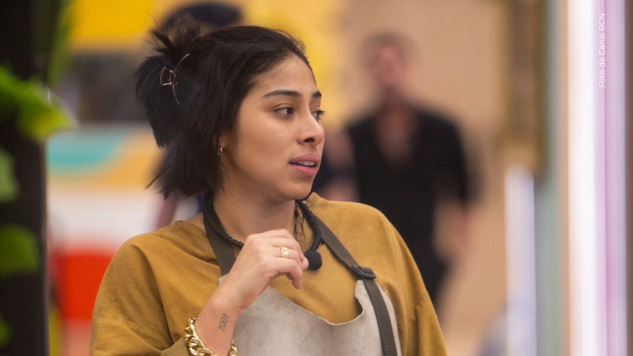 Karola se enfrenta con Mariana Zapata. 