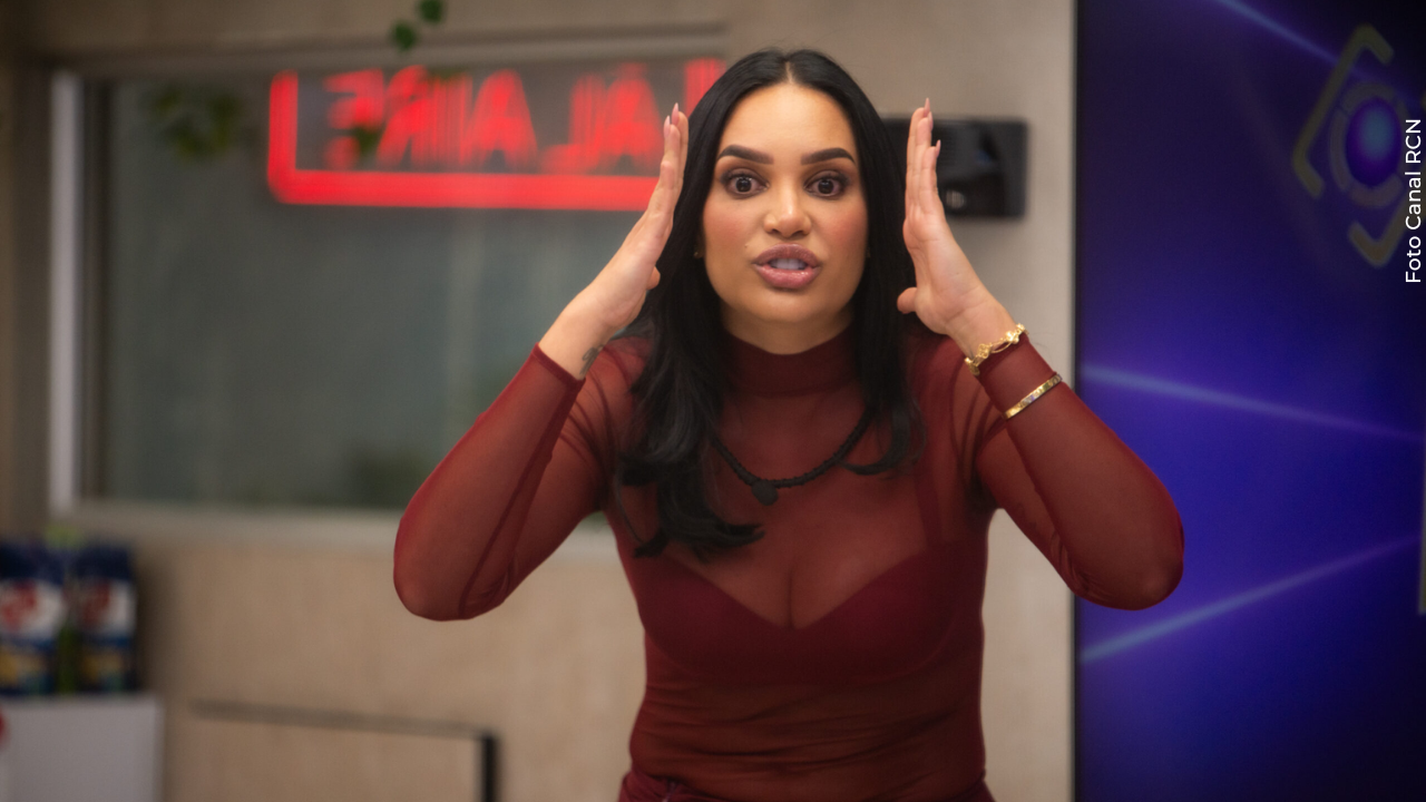 Andrea Valdiri revela insólita exigencia de madre en su proyecto de quinceañeras