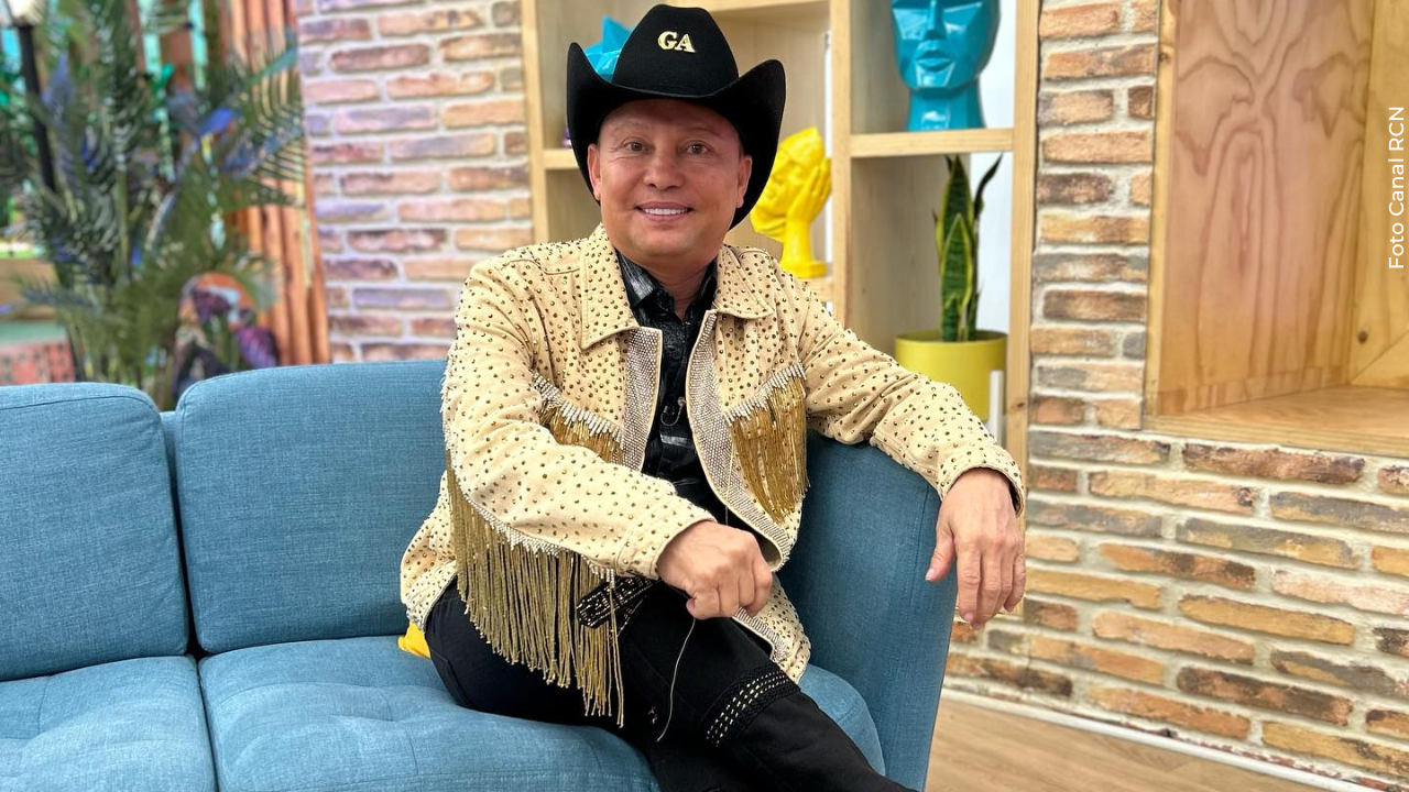 Giovanny Ayala criticó bodas lujosas y reveló que prefiere viajar por el país.