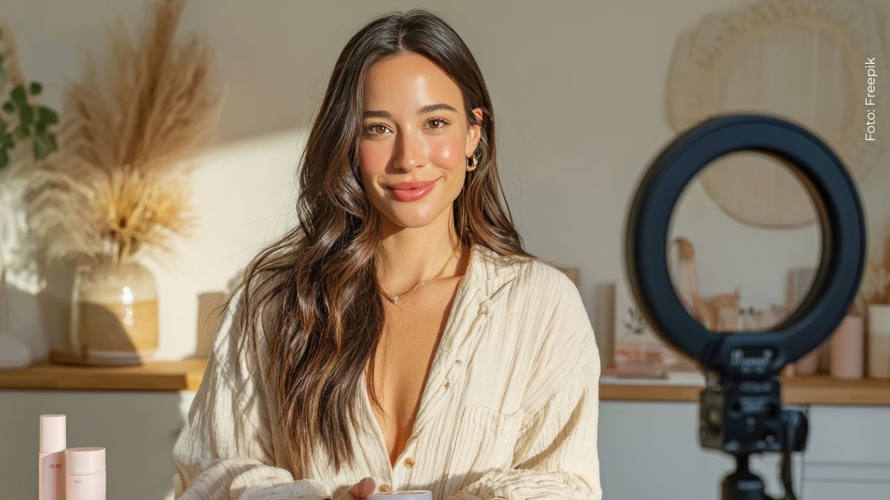 Reconocida influencer es acusada de robar hombres mayores