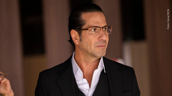 Hijo mayor de Gregorio Pernía enamora en redes tras foto publicada por su padre