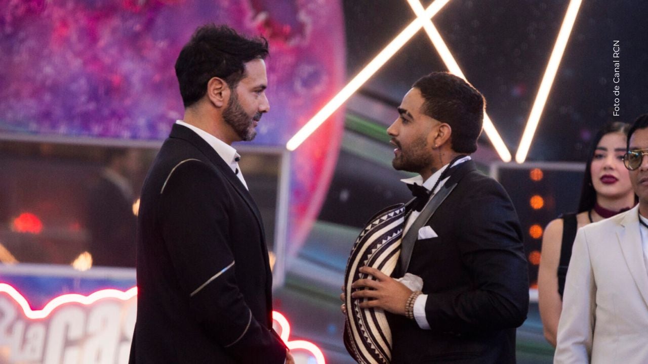 Eidevin arremete contra Alejandro Estrada. 