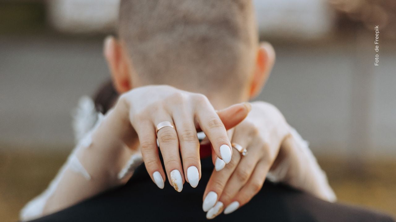 Lupillo Rivera se casa con Taina Pimentel. 