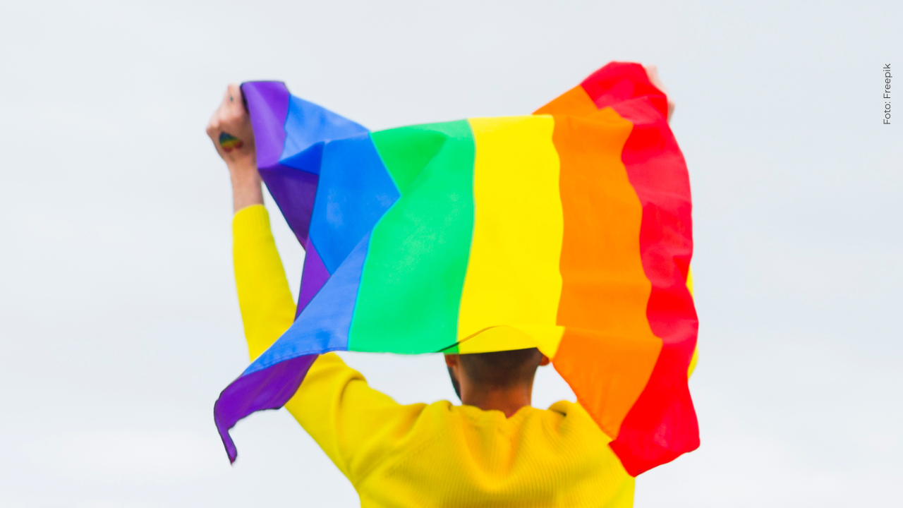 Famoso actor presentó con romántica fotografía a su nuevo novio: ¿salió del clóset públicamente?